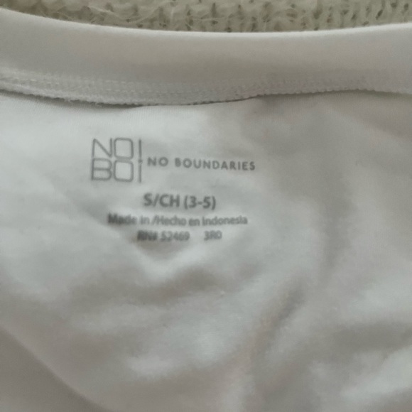 White tshirt - Picture 2 of 4